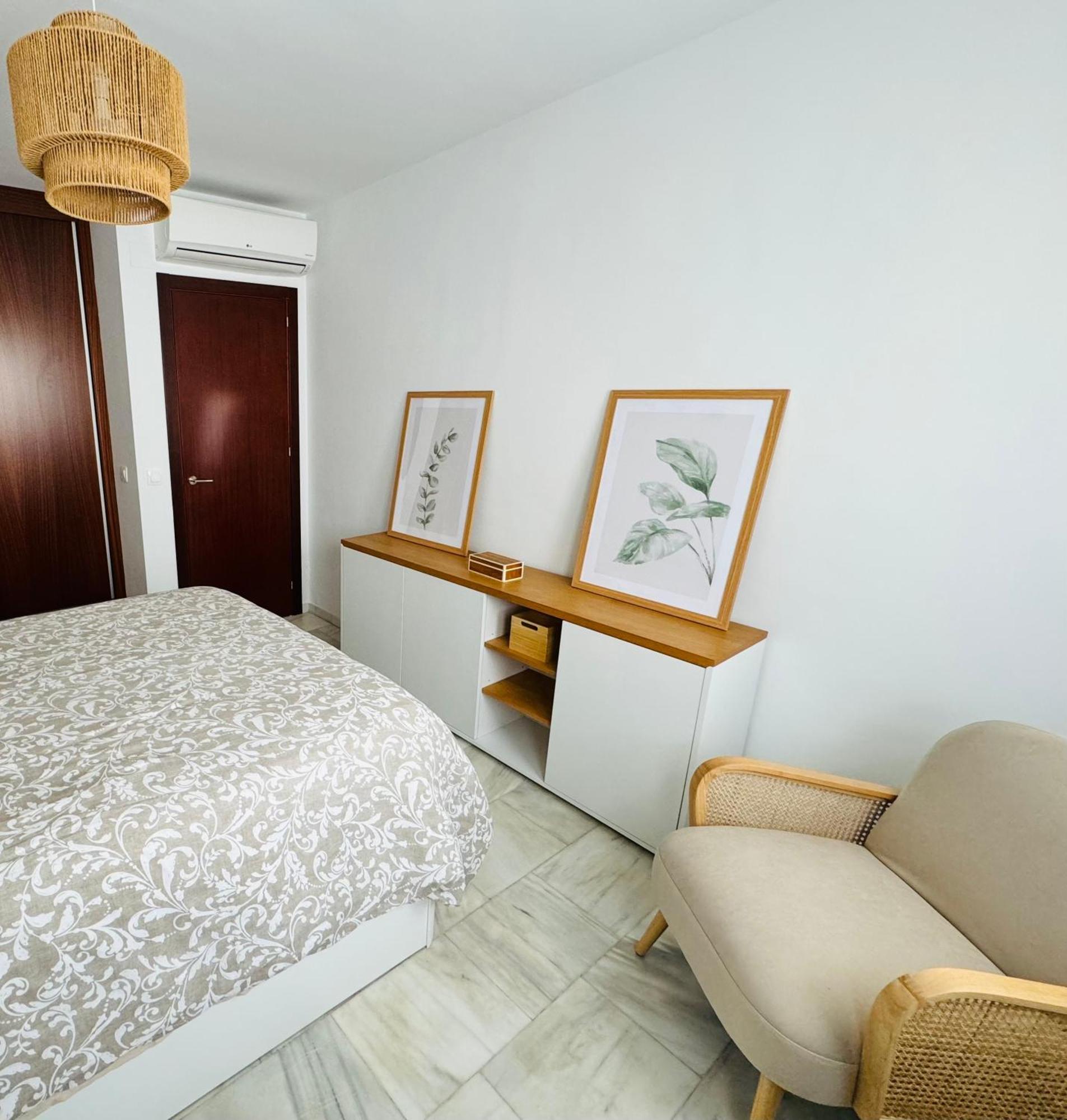 Behappy Salitre - Con Aparcamiento Appartement Málaga Buitenkant foto